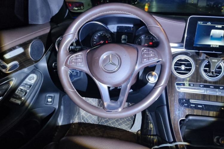 Used Mercedes-Benz GLC 2018 GLC 260 4MATIC Luxury Model
