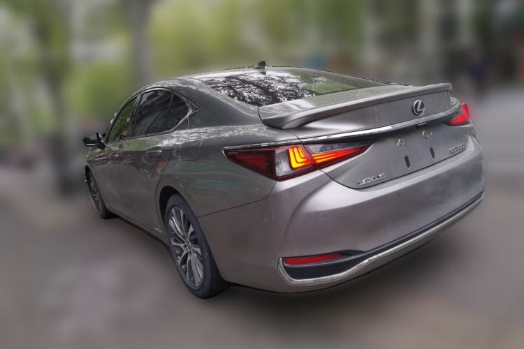 Used Lexus ES 2020 300h Deluxe Edition Rear Left 45 Deg