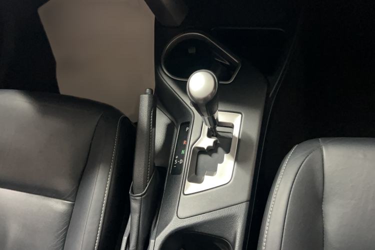 Used Toyota RAV4 2016 2.5L Automatic 4x4 Elite Edition Interior 5