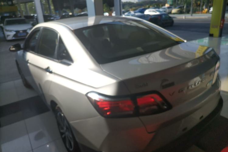 Used Venucia D60 2018 1.6L CVT Smart Connect Elite Edition