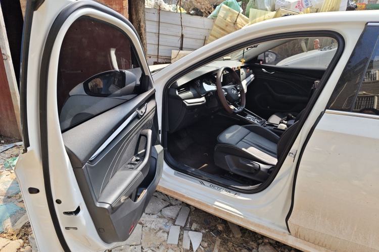 Used Skoda Octavia 2021 PRO TSI280 DSG Luxury Edition Interior 3