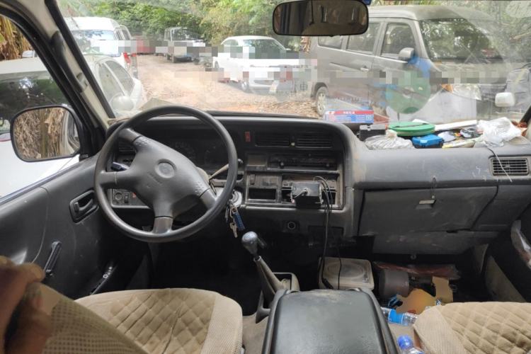 Used Jinbei Hiace 2011 2.0L 5th Generation Power King Comfort Version 4G20D4B Center Console