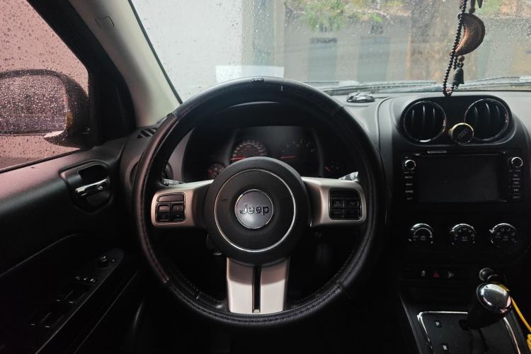 Used Jeep Compass 2013 2.4L four-wheel-drive sport version