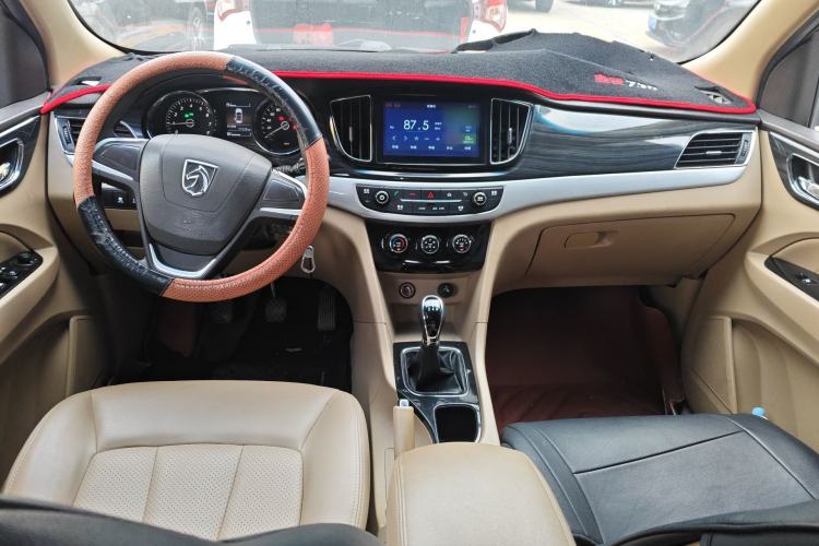 Used Baojun 730 2016 1.5L Manual Comfort Version 7 Seats China V Emission Standard Interior 2