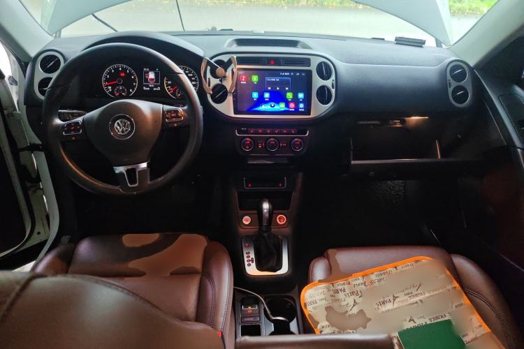 Used Volkswagen Tiguan 2015 1.8TSI Automatic Two-Wheel Drive Luxury Model Center Console