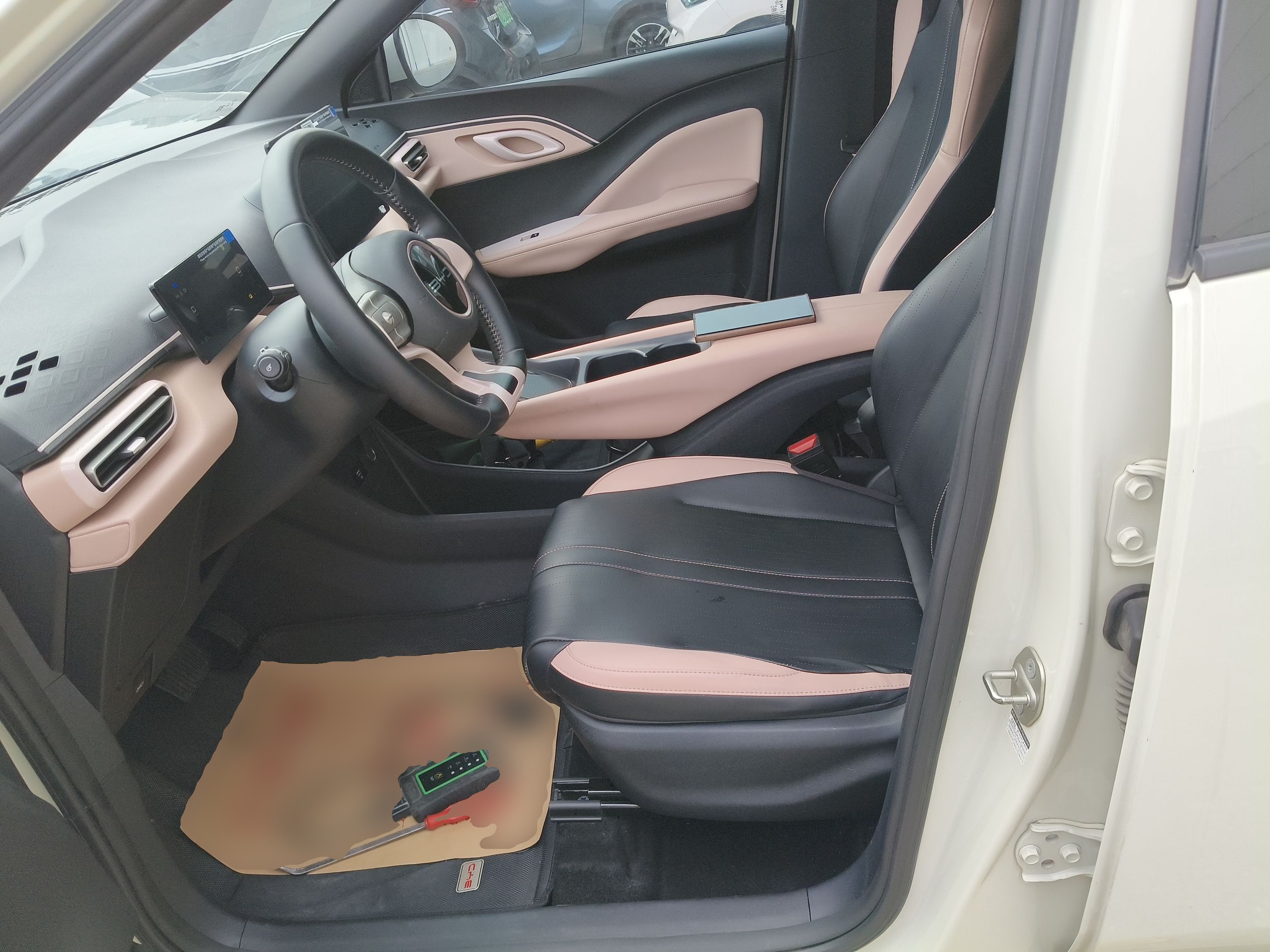 المقاعد الأمامية داخل السيارة