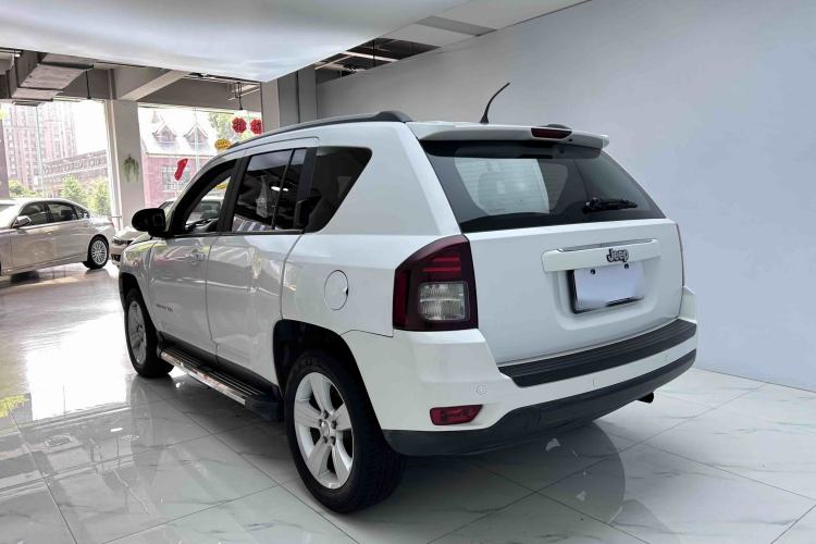 Used Jeep Compass 2015 2.0L two-wheel drive sport version Exterior 4