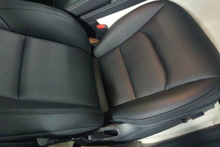 Used Tesla Model Y 2024 Rear-Wheel-Drive Version Right Front Seat