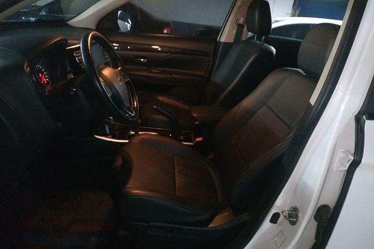 Used Mitsubishi Outlander 2018 2.0L Two-Wheel Drive Glory Edition 5 Seats
