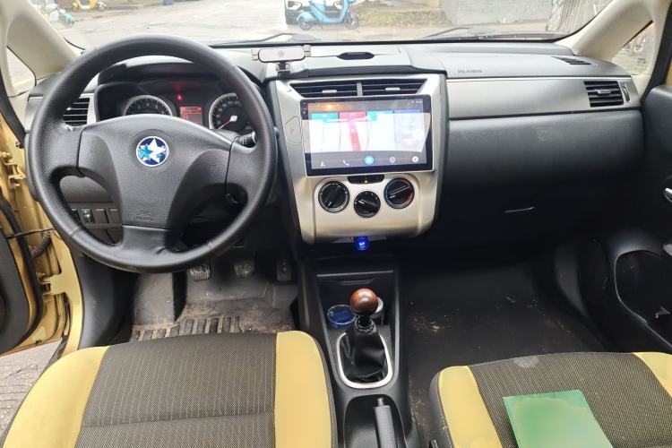 Used Venucia R50X 2013 1.6L Manual Model Center Console