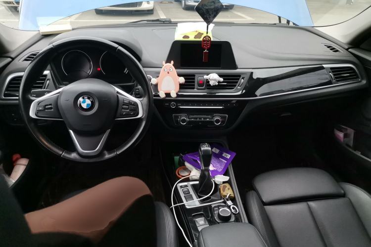 Used BMW 1 Series 2018 118i Sport Edition Center Console