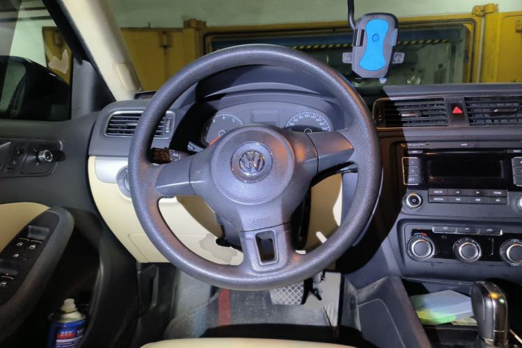 Used Volkswagen Sagitar 2012 1.6L Automatic Comfort Edition Steering Wheel