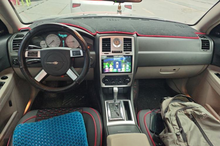 Used Chrysler 300C 2007 2.7L Business Edition Center Console