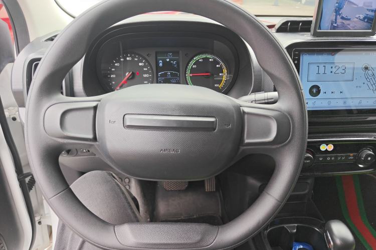 Used Roewe Clever 2021 302 km New Four-Seater Super-Efficient Version Steering Wheel