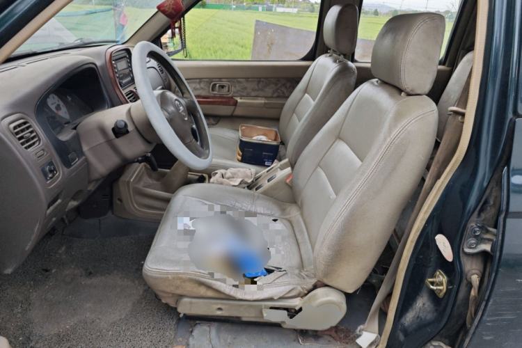 Used Nissan D22 2011 2.4L Gasoline Two-Wheel Drive Standard Version Left Front Seat