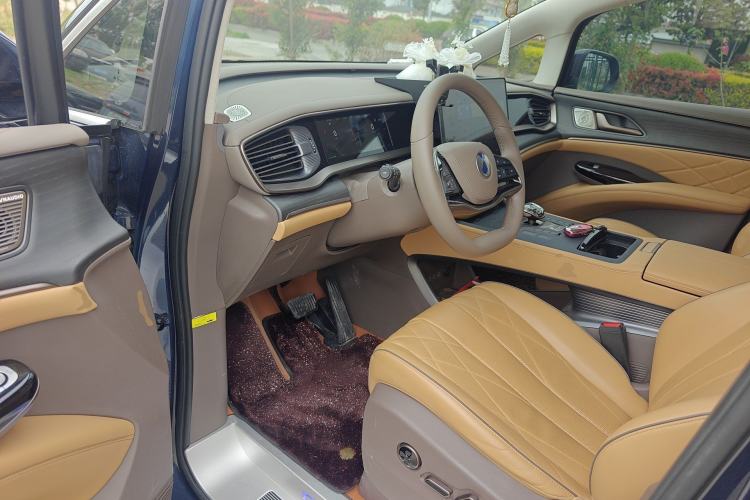 Used Denza D9 2022 DM-i 970 Four-Wheel Drive Flagship Model
