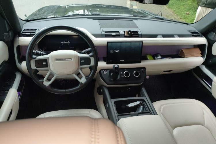 Used Land Rover Defender 2023 Facelift 110 3.0T P400 X-DYNAMIC HSE Center Console