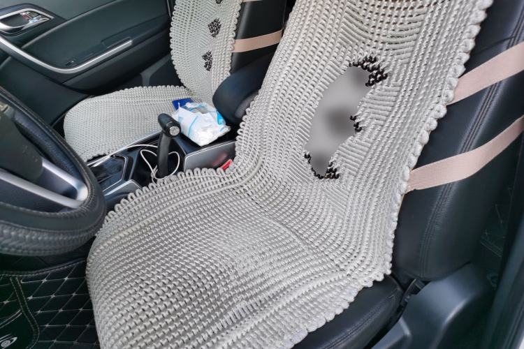 Used JMC Yusheng S350 2016 2.4T Automatic 2WD Diesel Luxury Version with Sunroof 5 Seats Left Front Seat