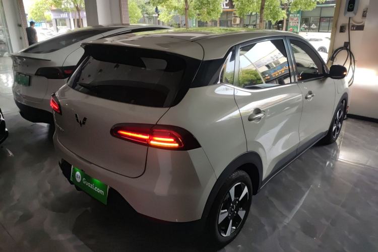 Used Wuling Bingo PLUS 2024 330 km Range Five-Seater Version Right Rear Taillight