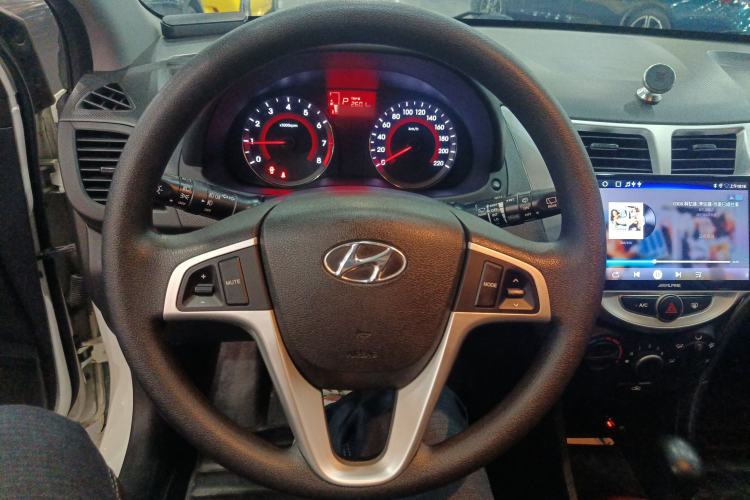 Used Hyundai Verna Ray 2014 1.4L Automatic GLX
