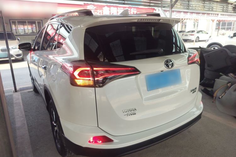 Used Toyota RAV4 2016 2.0L CVT Two-Wheel Drive Comfort Edition China V Standard