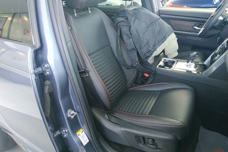 Used Land Rover Discovery Sport 2020 249 PS R-Dynamic Performance Edition Right Front Seat