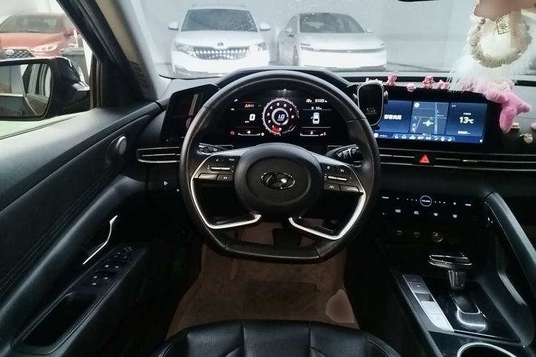 Used Hyundai Elantra 2021 1.5L CVT LUX Prestige Edition
