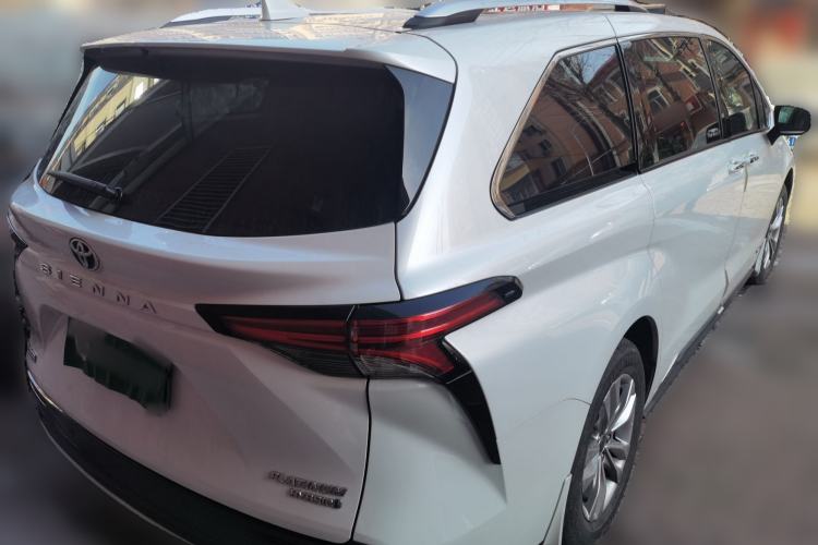 Used Toyota Sienna 2021 2.5L Hybrid Platinum Edition
