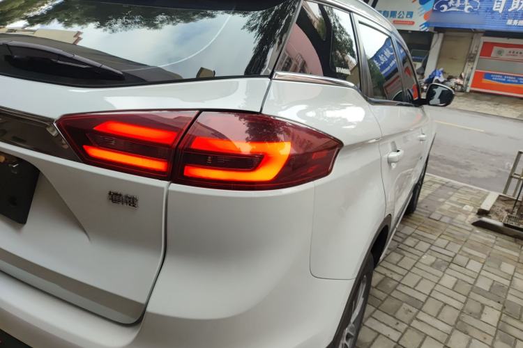 Used Geely Auto Emgrand X7 Sport 2018 1.8TD Automatic Two-Wheel Drive Smart Connect 4G Internet Edition