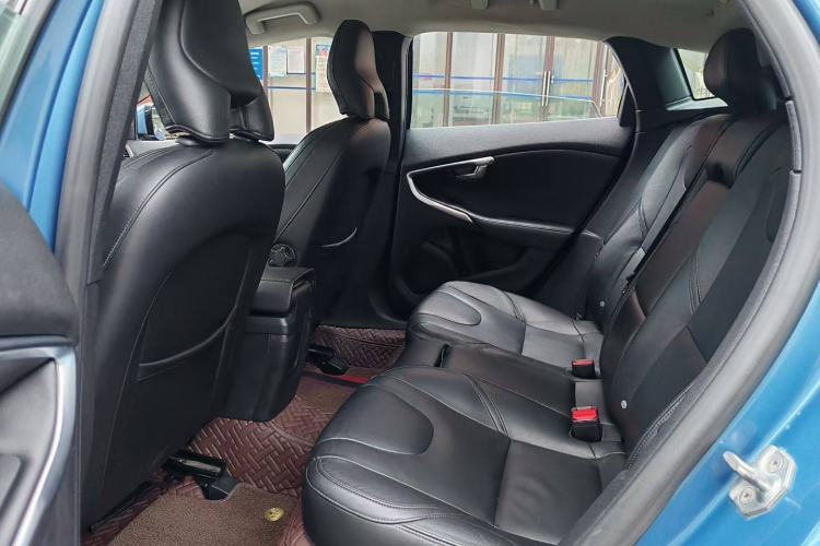 Used Volvo V40 2015 1.6T Zhiya Edition
