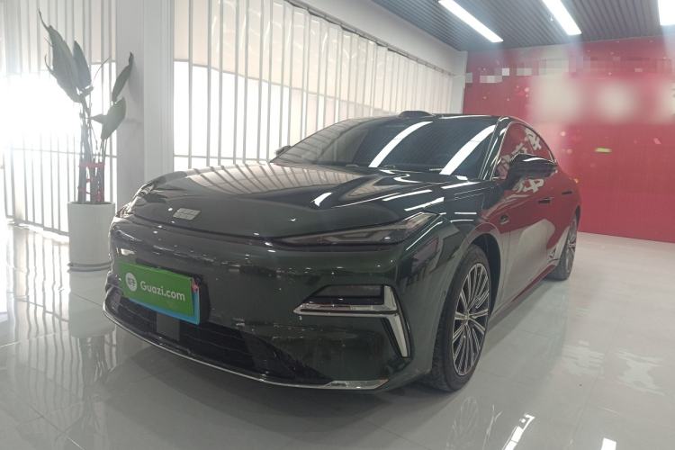 Used Geely Galaxy 8 2025 130km EM-P Starship Edition Front Right 45 Deg