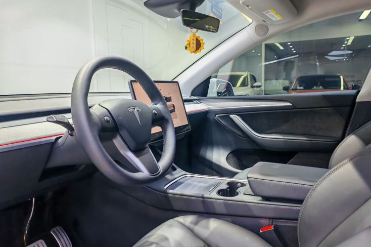 Used Tesla Model Y 2023 Rear-Wheel-Drive Version
