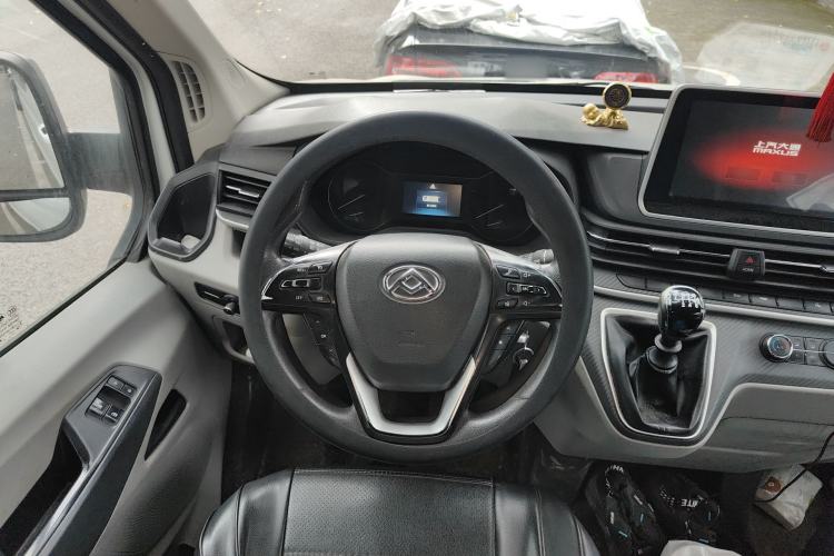 Used SAIC MAXUS Xintu V90 2021 2.0T Manual Zhiyun King Rear-Drive Single-Tire Long Wheelbase High-Roof 7-Seater Steering Wheel