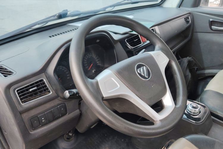 Used Foton Xiangling M New Energy 2023 M2 Long-Wheelbase Flat Cargo Bed Center Console