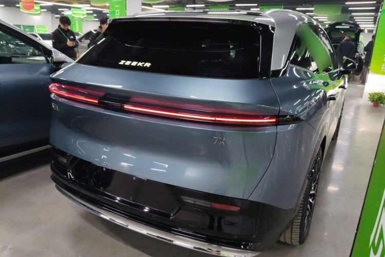 Used Zeekr 7X 2025 100 kWh Long-Range Rear-Wheel Drive with Intelligent Driving Features