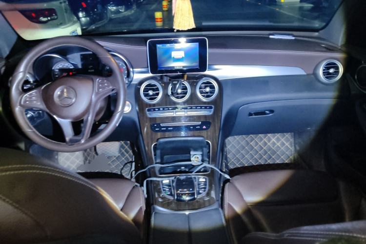 Used Mercedes-Benz GLC 2018 GLC 260 4MATIC Luxury Model
