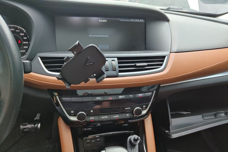 Used BORGWARD BX7 2016 28T Two-Wheel Drive Luxury Version 5 Seats
