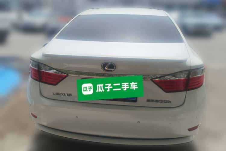 Used Lexus ES 2014 300h Elite Edition Rear