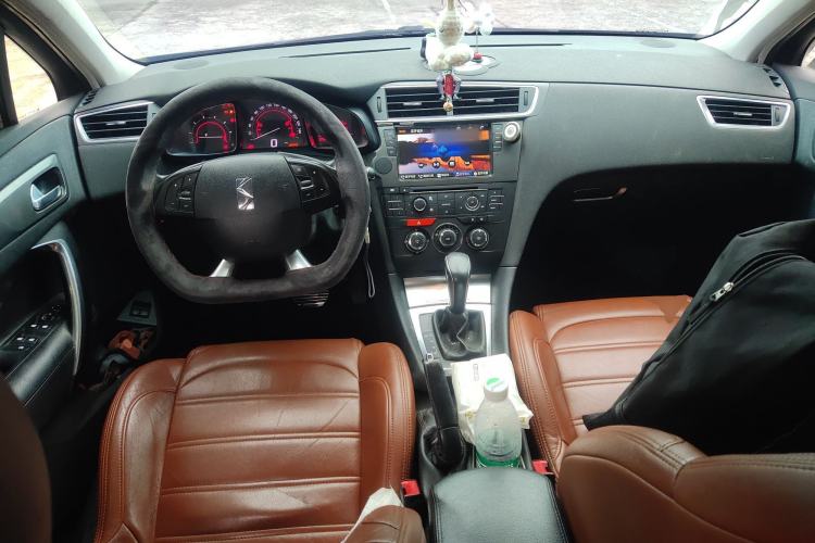 Used DS 5LS 2014 1.8L automatic Comfort version VTi140