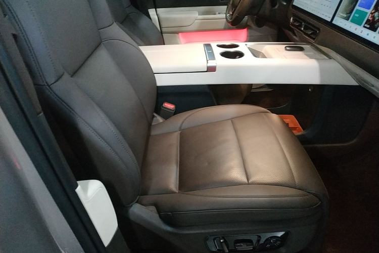 Used Li Auto MEGA 2024 Ultra Model
