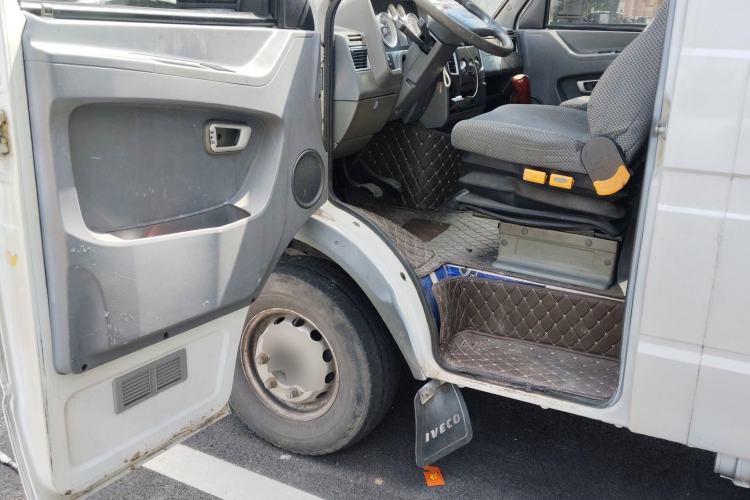 Used Iveco Daily 2012 2.5T-A35 Logistics Version 1 Mid-Roof
