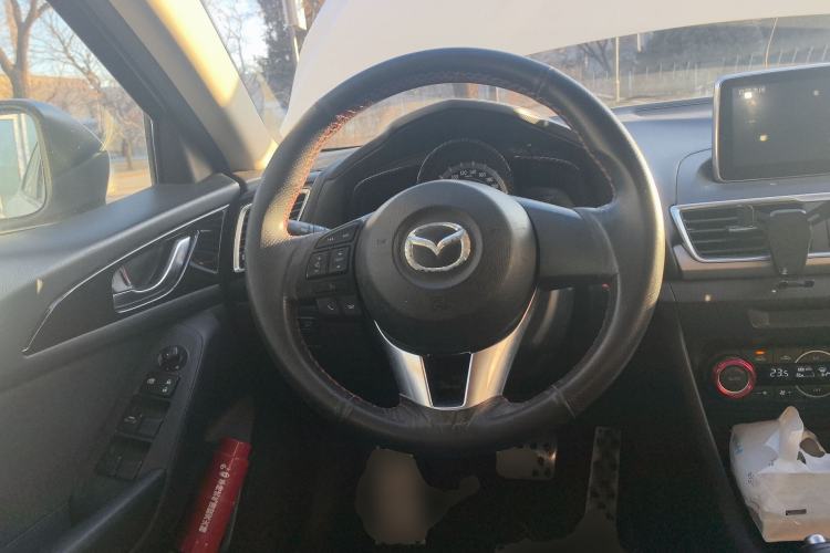 Used Mazda 3 Axela 2014 Sedan 1.5L Automatic Luxury Model
