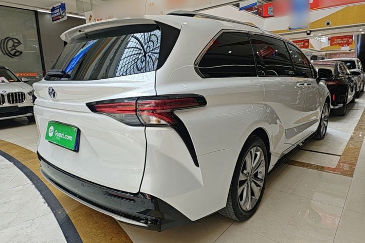 Used Toyota SIENNA 2021 2.5L Hybrid Platinum Edition Rear Right 45 Deg