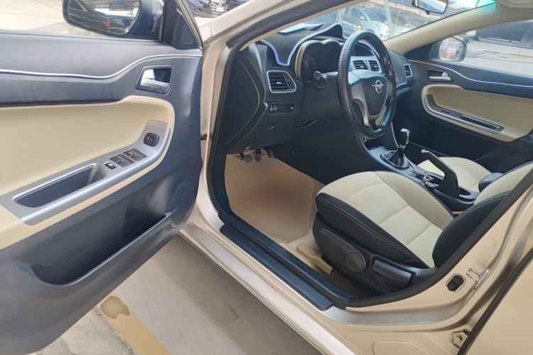 Used Haima Fumei 2014 M5 1.6L Manual Standard Model Driver Seat