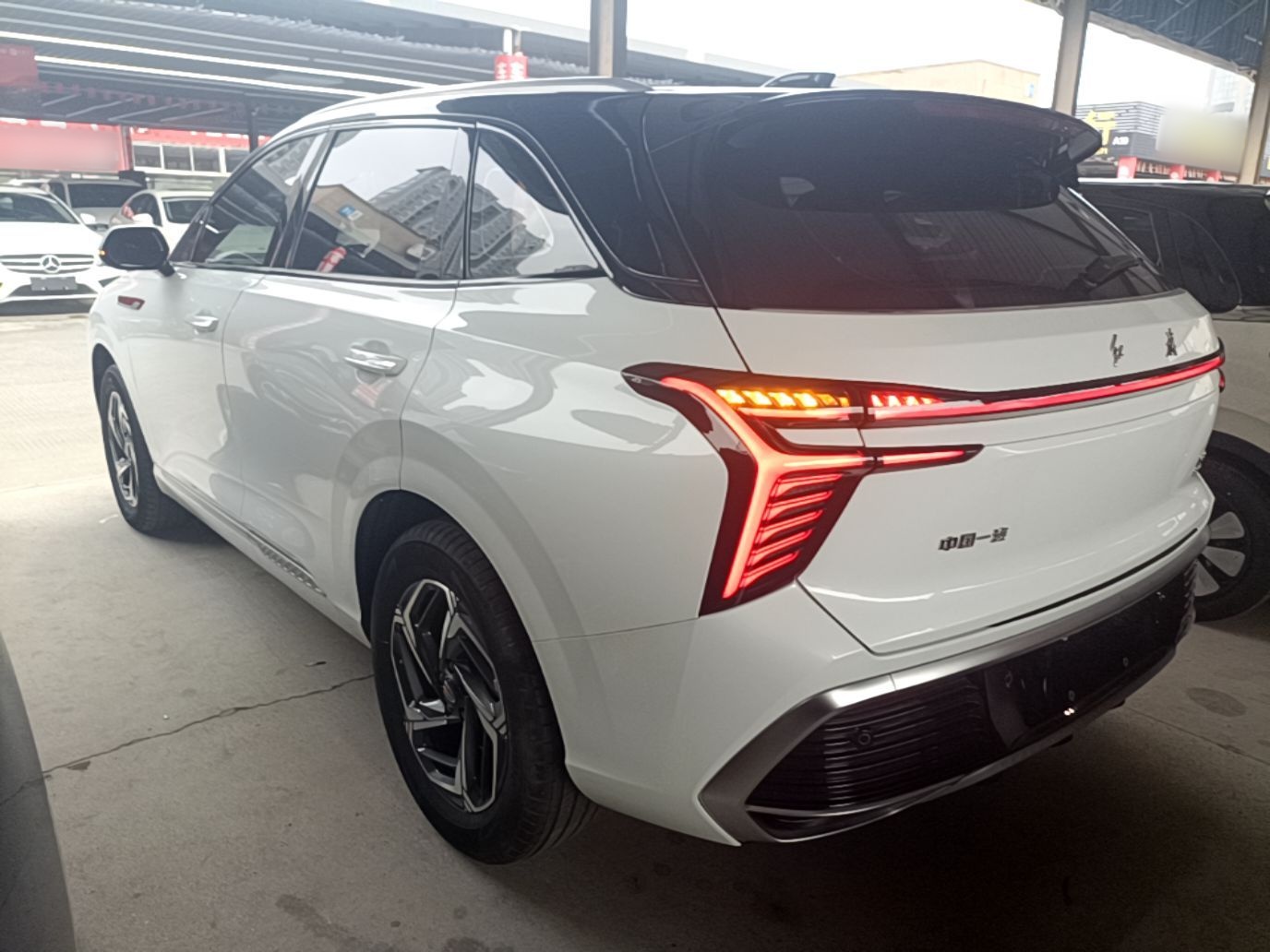 Hongqi HS3 2023 1.5T Two-Wheel Drive Shanwei Edition — снимка 4