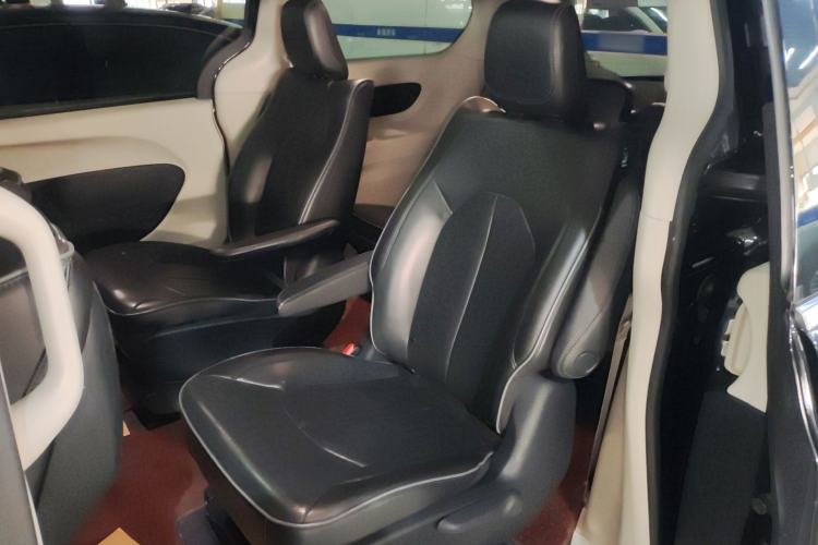 Used Chrysler Grand Voyager PHEV 2019 3.6L Plug-in Hybrid
