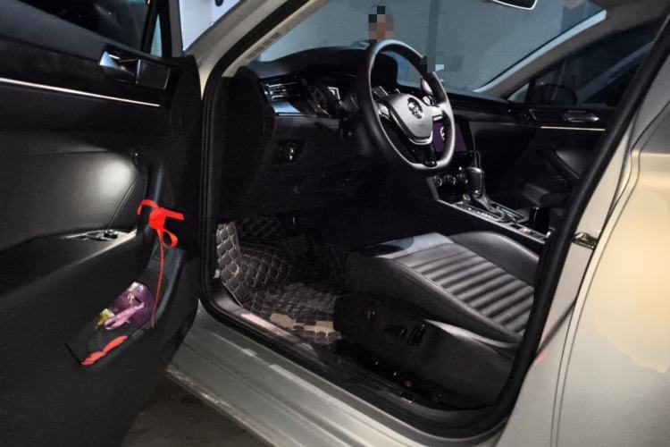 Used Volkswagen Magotan 2019 330TSI DSG Luxury Model China V Standard Driver Seat