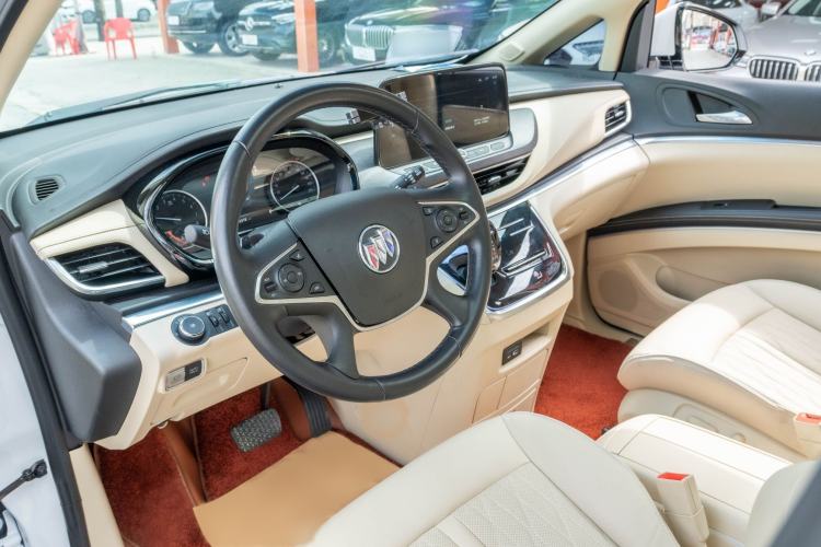 Used Buick GL8 2023 Land Executive Class Deluxe Model Steering Wheel