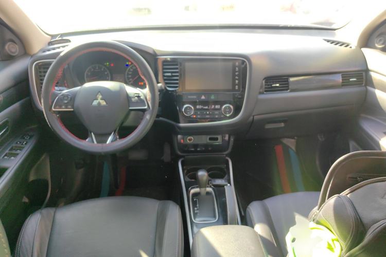 Used Mitsubishi Outlander 2017 2.0L Two-Wheel Drive Glory Edition 5 Seats