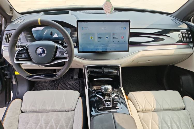 Used BYD Tang New Energy 2022 DM-p 215 km All-Wheel-Drive Deluxe Model Center Console